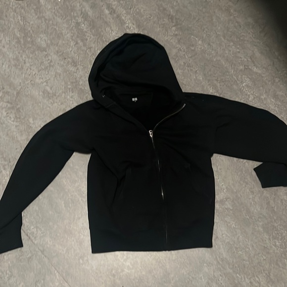 All black uniqlo zip up hoodie - Picture 1 of 7